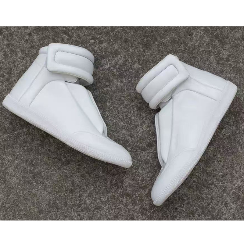 Women Futuristic Slip On High  - đánh giá và giá Circle Hook Set